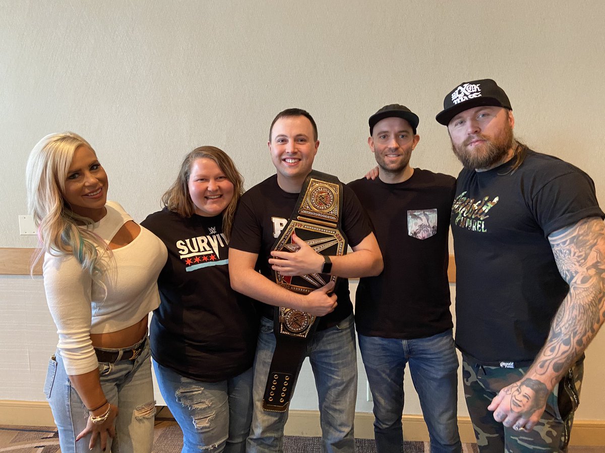 GideonGirl10's tweet photo. Just met @WWEAleister &amp; @DanaBrookeWWE 😍😍 https://t.co/7cO7ZOO0JE