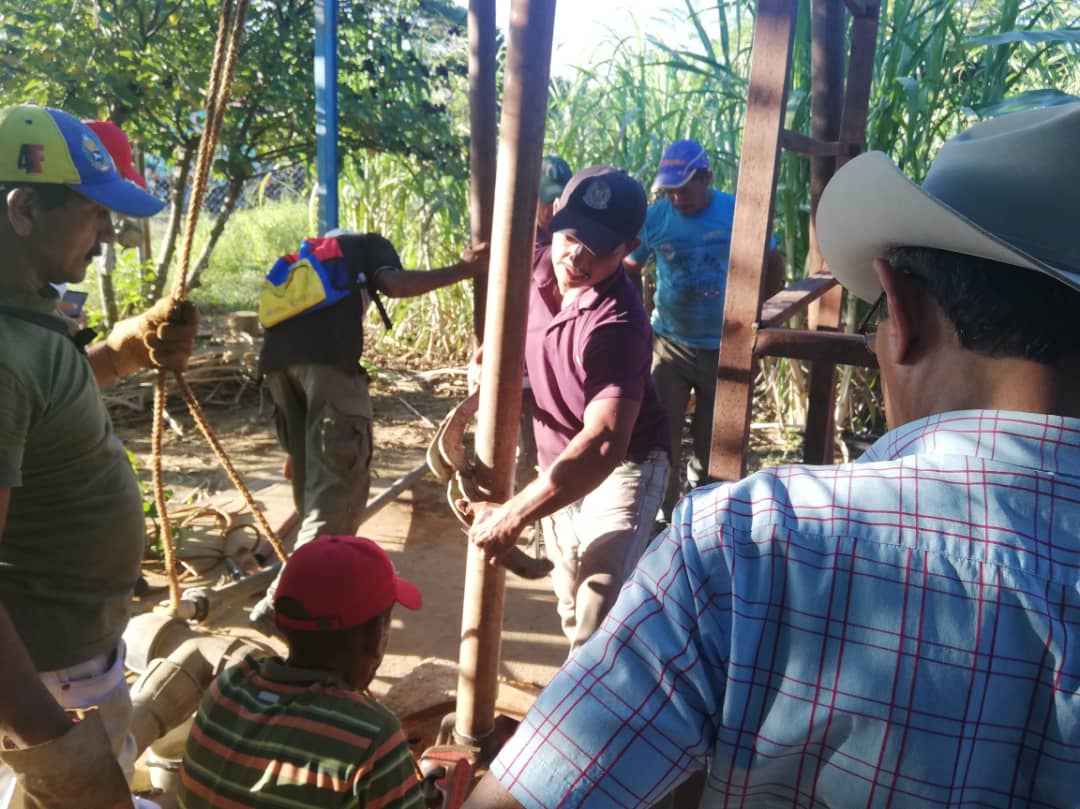 En #Muñoz Alc @JBonaPSUV supervisó instalación bombas sumergibles en los sectores Neveri y Pueblo Nuevo para la reactivacion del servicio de agua potable, que benefician a más de 1.000 familias
¡SEGUIMOS TRABAJANDO POR EL BIENESTAR DEL PUEBLO!
#EnVictoriaConMaduro

@NicolasMaduro