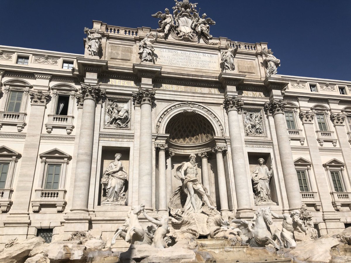 As I’ve mentioned & promised earlier, I’ve returned to the Trevi Fountain, where I’ve witnessed the accompanied house once again, & of course, the fountain itself! Although the fountain was dried up, I believe it is beneficial for one to know how it truly looks every now & then.
