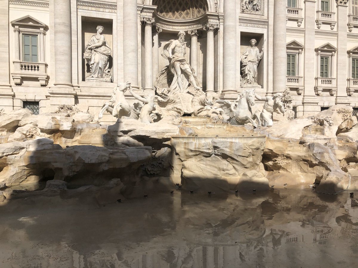 As I’ve mentioned & promised earlier, I’ve returned to the Trevi Fountain, where I’ve witnessed the accompanied house once again, & of course, the fountain itself! Although the fountain was dried up, I believe it is beneficial for one to know how it truly looks every now & then.