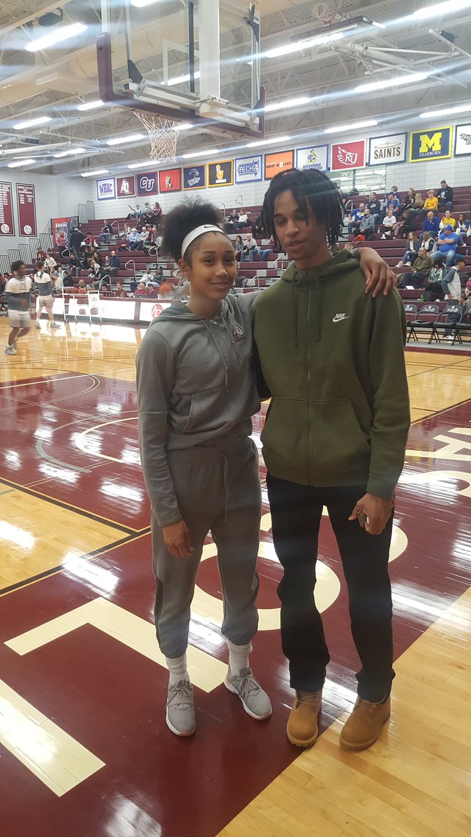 Hustlegang35's tweet image. DUAL SPORTER JAKARRI ALVEN HIT A TEAM HIGH 12PTS against UofM Dearborn 11/20/19, She's also preparing to run the 400 meter dash indoor at Aquinas as well #4time Michigan Highschool State Champ  Grand Rapids Catholic
