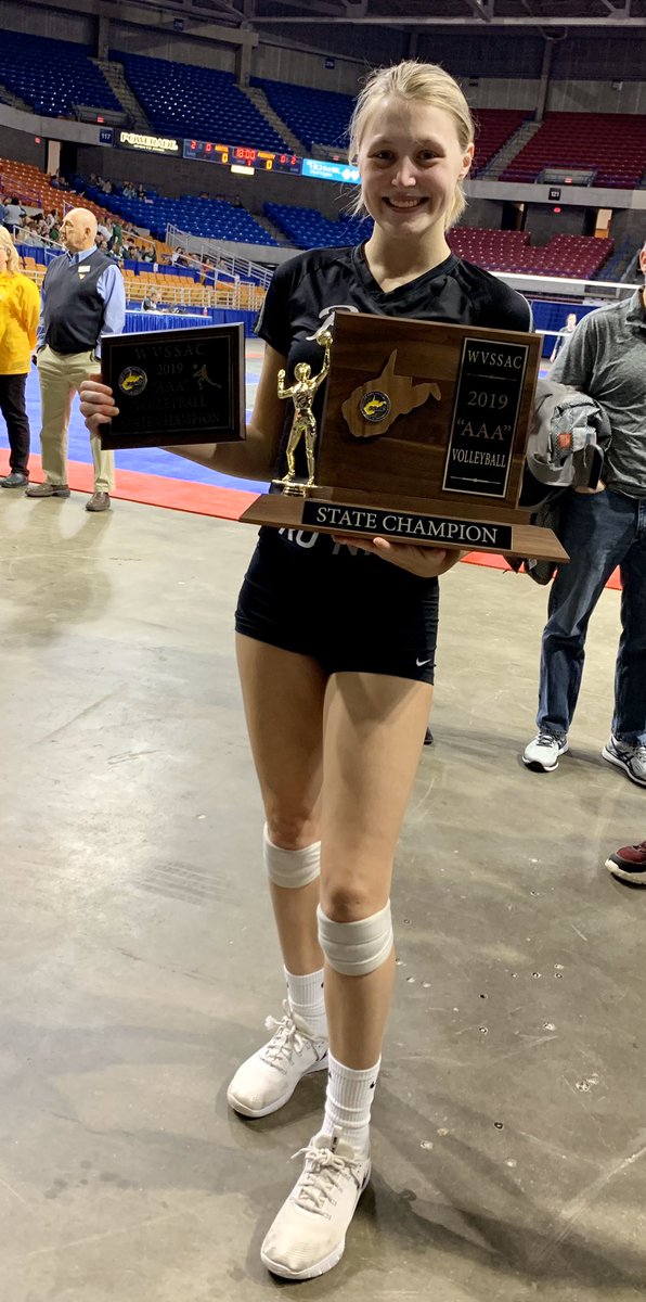 Trigirlwv's tweet photo. 2k19 AAA State CHAMPS 💍🏐 #GDub https://t.co/ruZV8t8hZZ