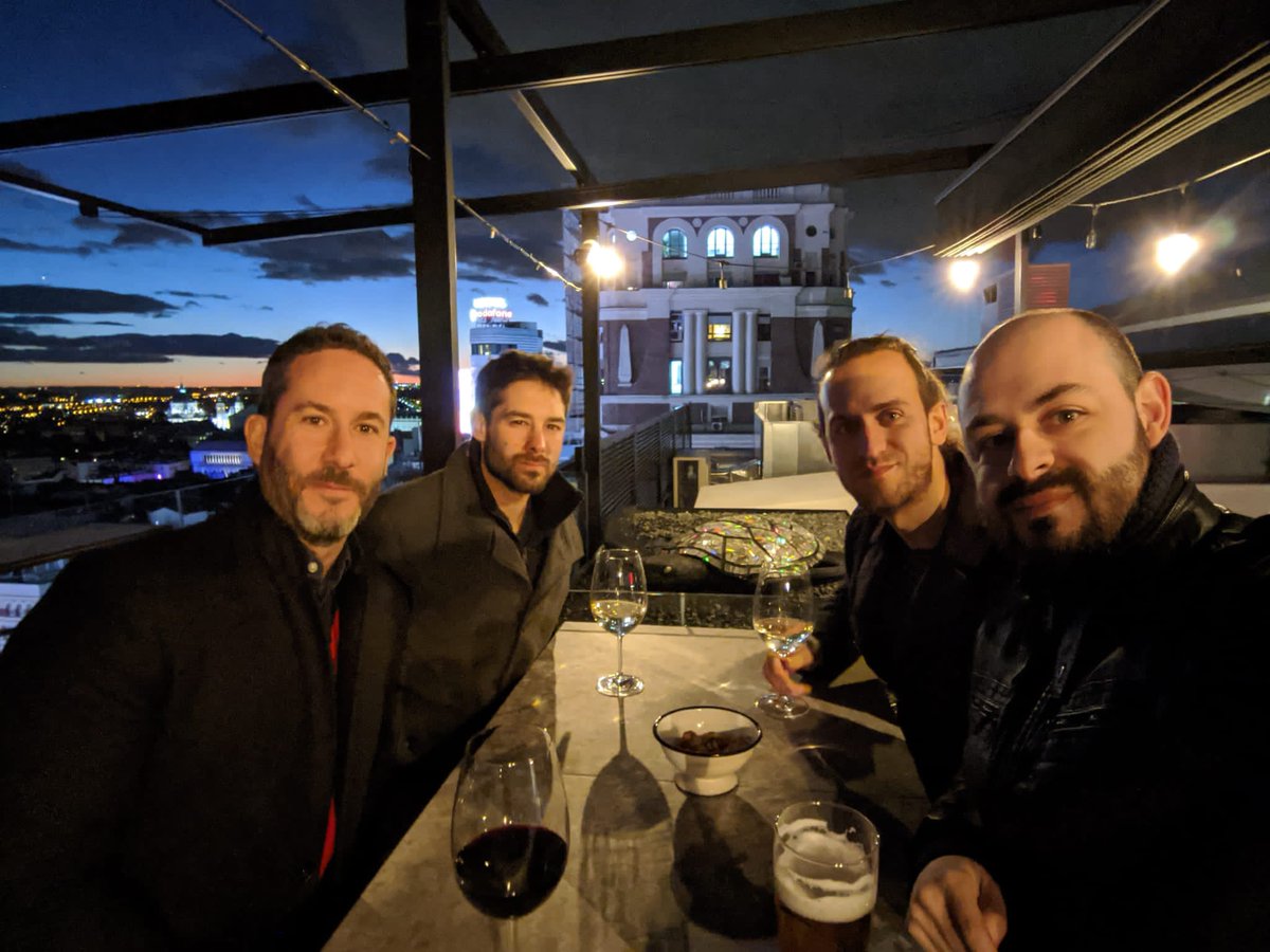 Y para terminar este importante día. ¡Un atardecer madrileño! #GraduacionUOC <a href="/Varandinawer/">Ricardo P</a>