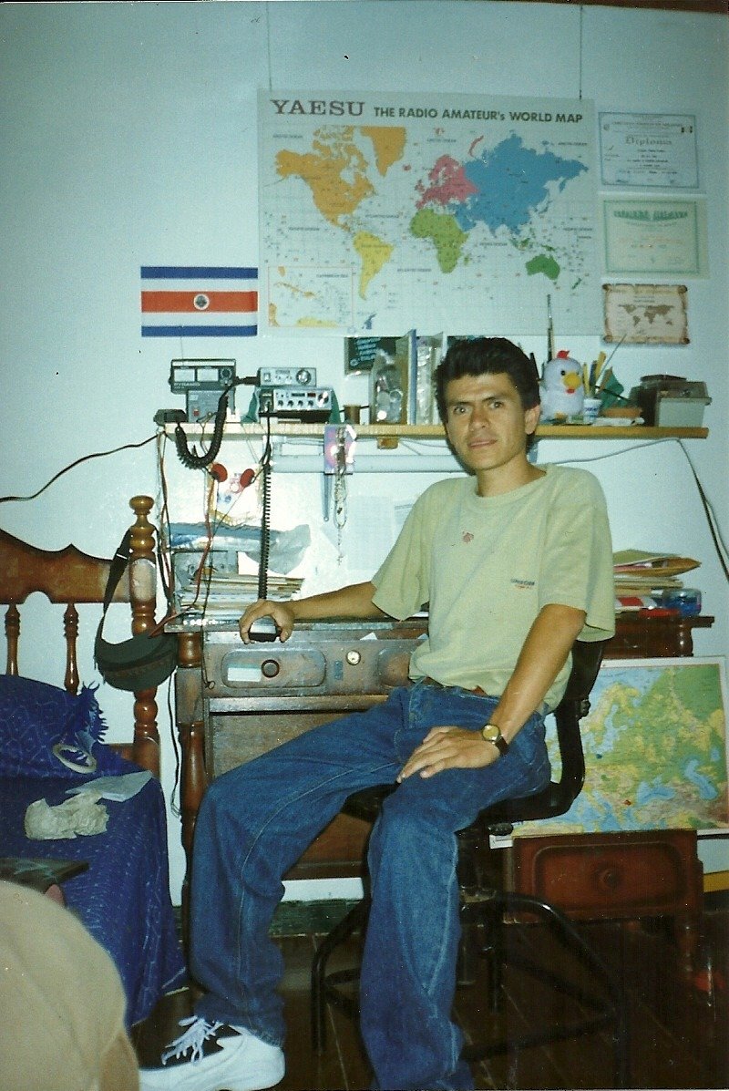 OctavioAraya's tweet photo. Yo solo quería escuchar onda corta en las noches ....
I just wanted to hear shortwave at night ....
#HamRadio #Radioaficion #TI3ATS https://t.co/kUrUQWq2gP