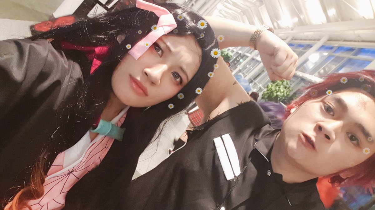 _miakee_'s tweet photo. that fool also cut his sleeves off because he couldnt move in his uniform. He flexed a lot today https://t.co/Ote0yiEQGp