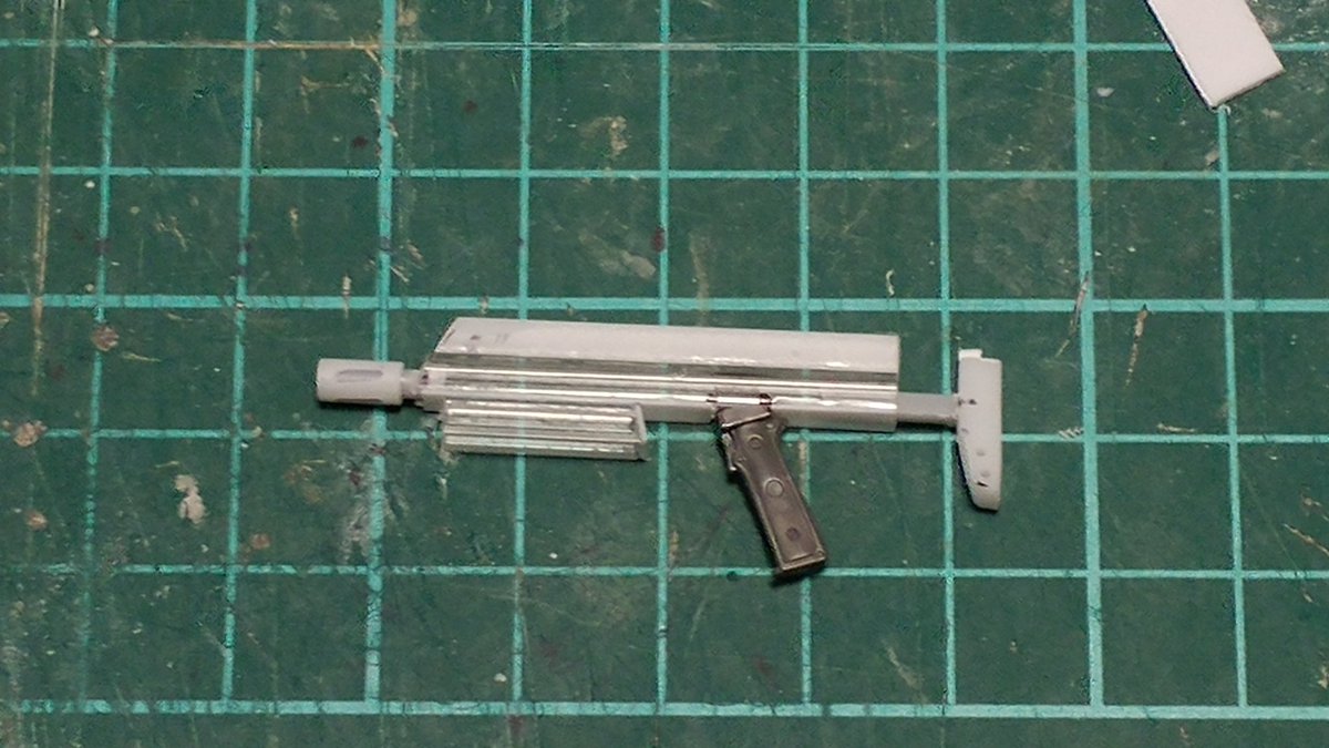 模キチのdaisuke コトブキヤさんのｍ ｓ ｇ のグリップパーツに合わせてプラ材でサブマシンガン的なモノを作ってみました ハンドはロボマニです ストックは伸縮します コトブキヤ 自作武器 ロボマニ ガンプラ T Co Gelbrjgjp8 Twitter