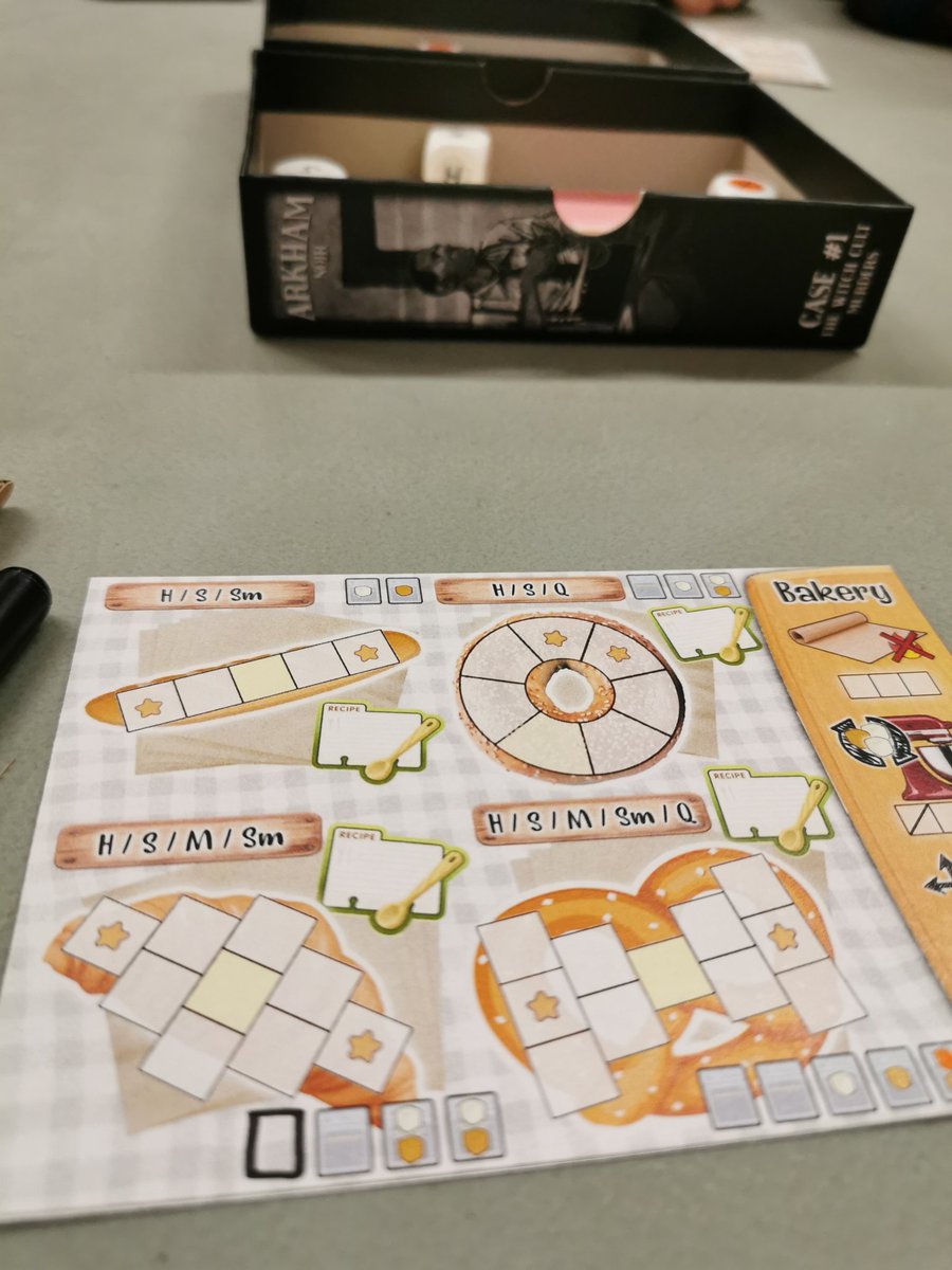 PlayLikePanks's tweet photo. Acabamos el sábado jugando en #DauNit, un lujo que l@s autor@s te expliquen sus juegos y protos... (sí, aún queda el domingo...) https://t.co/lg3mIphBah