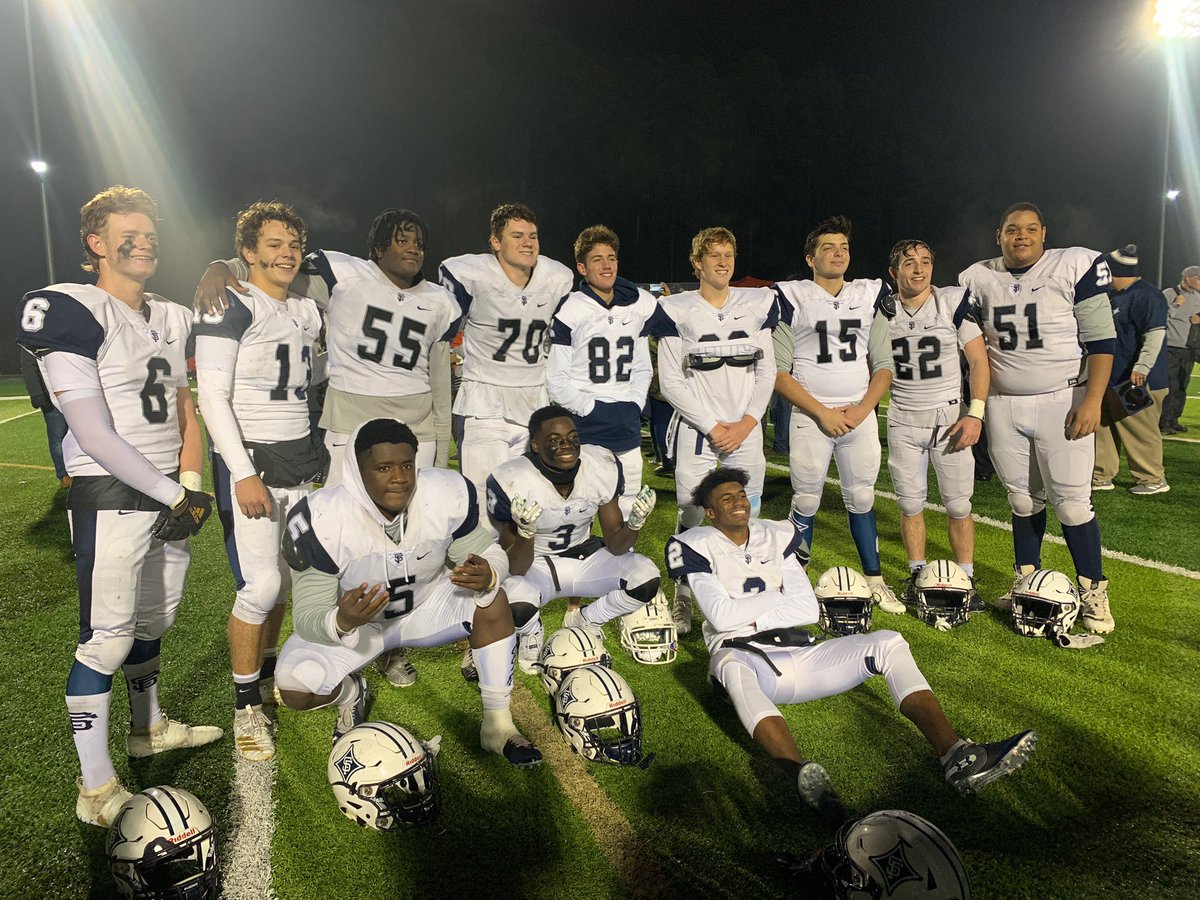 Huntjones05's tweet photo. Thank you Knights football @SFFootball2017 https://t.co/9AOzrDjGzS