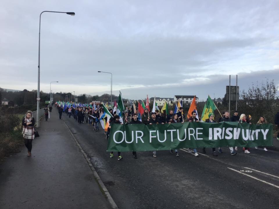 UnityYes's tweet image. #MarchForUnity crosses over the British occupation line in Ireland. 

Let’s build momentum to end the exploitation of the Irish working class and create a new and united Ireland.