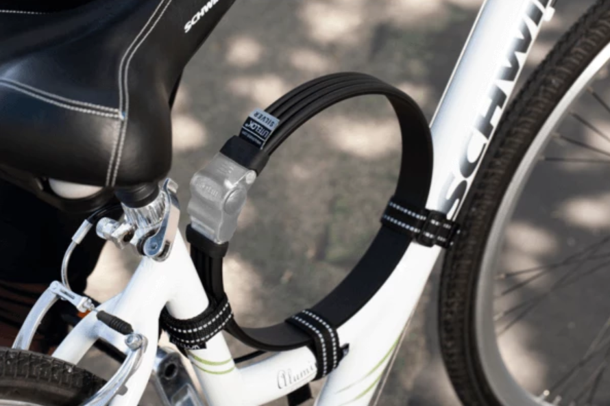 We've gathered together some handy #winter #cycling accessories, to keep you safe and warm on these dark nights. Featuring <a href="/Litelok/">Litelok®</a> <a href="/etnies/">etnies</a> <a href="/howies/">howies®</a> <a href="/brightsidebike/">www.brightside.bike</a> and many more.

thetestpit.com/2019/11/featur…