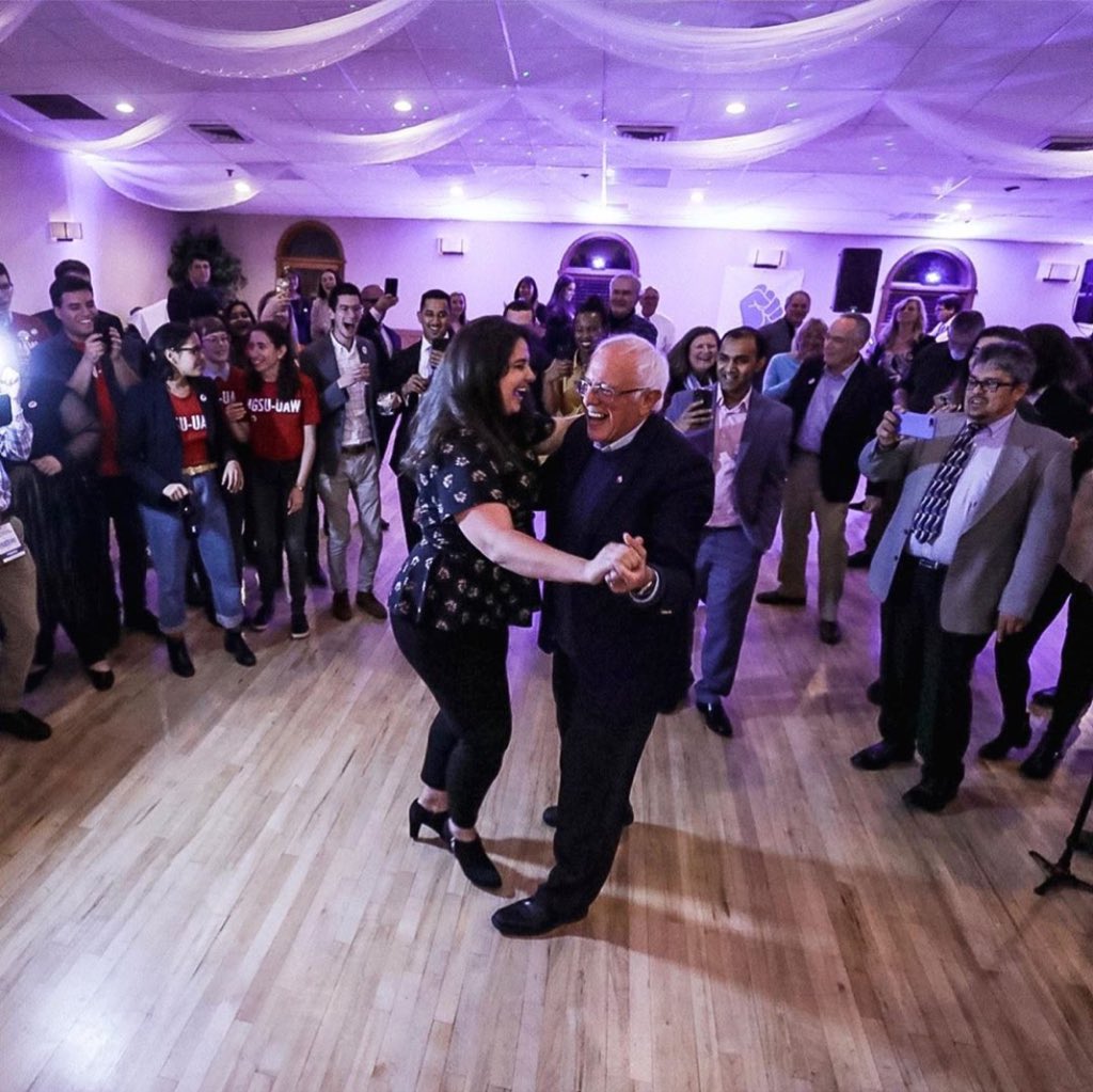 madelyndewinter's tweet photo. As Fred Astaire said, “Do it big, do it right, and do it with style. ❤️
#Bernie2020 #BernieFever #BernieStyle #FeelTheBern #BerningDownTheHouse
https://t.co/aODN99Y5Zg https://t.co/xiEETSs6az