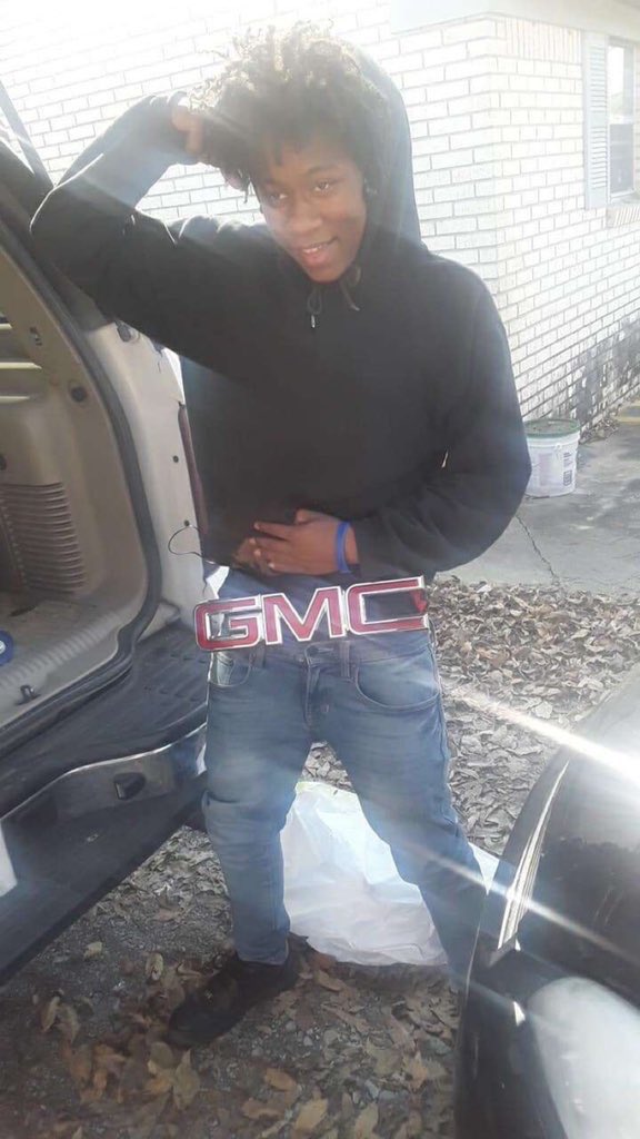 Tucker ! tweet media