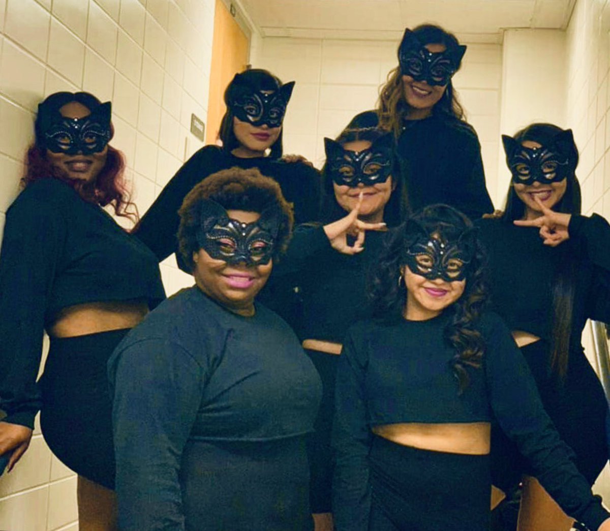 UTA_GAMMA's tweet image. Say hello to our new baby panthers, Ship R.E.S.I.L.I.E.N.C.E. 😍😍😍
These womxn have put in WORK through this semester and are now able to proudly hold up their signs and represent our beautiful sxsterhood 💪💖💜 
HUGE thank you to everyone who came out to support! #Fall19 #Neos