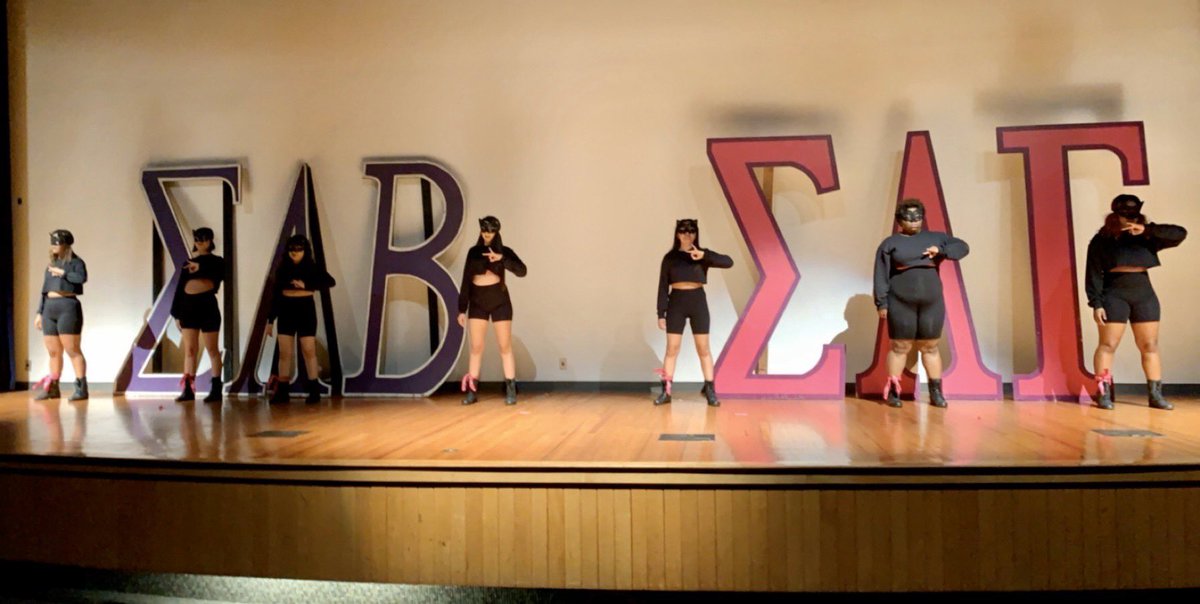 UTA_GAMMA's tweet image. Say hello to our new baby panthers, Ship R.E.S.I.L.I.E.N.C.E. 😍😍😍
These womxn have put in WORK through this semester and are now able to proudly hold up their signs and represent our beautiful sxsterhood 💪💖💜 
HUGE thank you to everyone who came out to support! #Fall19 #Neos
