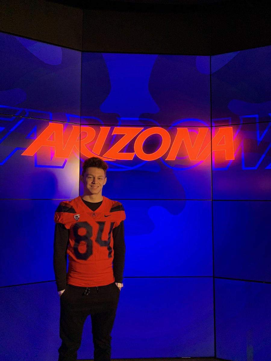 _PhoenixPayton_'s tweet photo. Thank you @ArizonaFBall for the recruiting visit and thank you to @CoachSpringerST for the small conversations we had. Thank you @CoachPerrone for making this visit happen. https://t.co/fklOsKMFpe