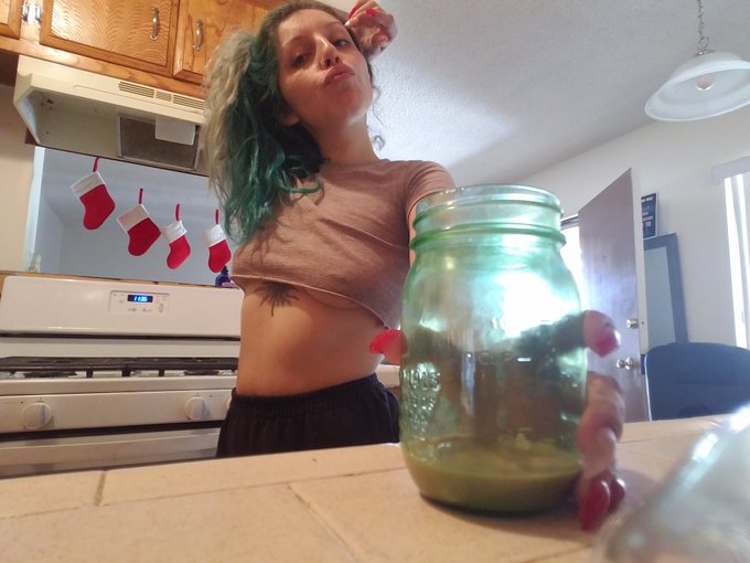 Cleaning mode 🔛 let's refill that coffee🤙💋#sexylilmama #milf #sundayvibes https://t.co/ngqUPOLDJj<a href="/tag/sexylilmama"class="tags">#sexylilmama</a><a href="/tag/sundayvibes"class="tags"><span>#sundayvibes</span></a><a href="/tag/milf"class="tags"><span>#milf</span></a>