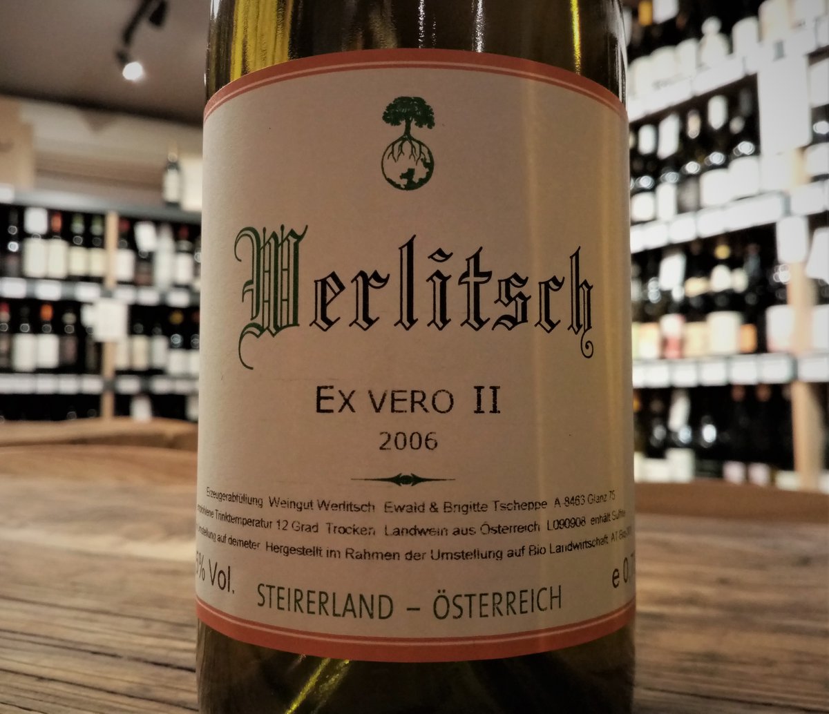 Two thirds Sauvignon blanc with the remainder Chardonnay, this shows very much like and aged Chablis, light bodied, but beautifully structured and mineral.

#Austria #austrianwine
