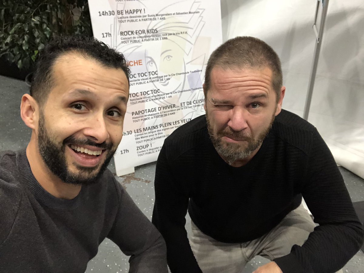 d2faie's tweet photo. Heureux d’avoir joué le spectacle conté #LesMainsPourLesYeux que j’ai créé avec mon complice @car_carreras pour le #30edition #festival du #Livre de #Colmar ! Merci beaucoup l’association #DesMainsPourLeDire ! ❤️ https://t.co/hvajlsVBxW