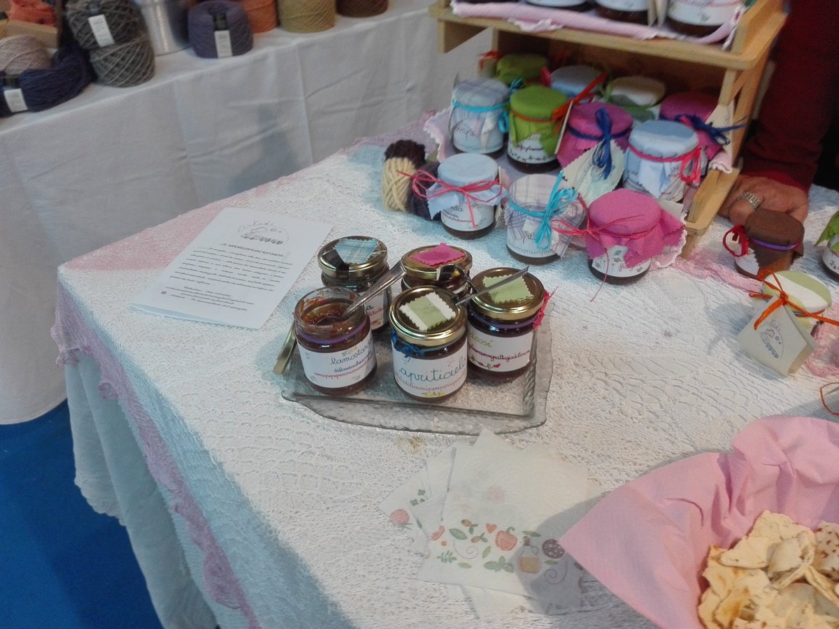 paoloigna1's tweet photo. Una storia davvero speciale con le signore di #Arkadé le marmellate del risveglio, capaci di creare vere e proprie poesie sensoriali... Marmellate e Mostarde meravigliose... vi consiglio quella Arance Cipolle Pinoli davvero sorprendente... #scirarindi19 #festivalscirarindi https://t.co/y85NqMHRcX