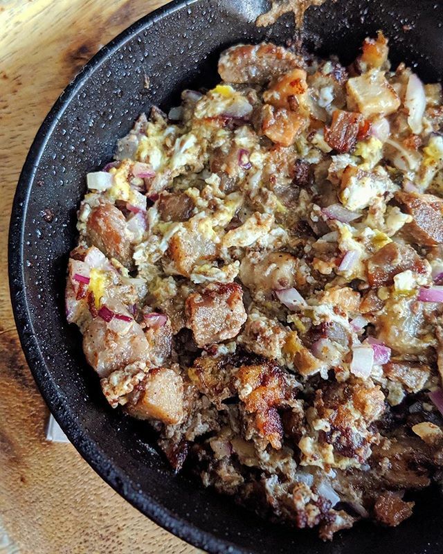 #Repost @mariebonappetit
・・・
Nothing screams comfort food more than a hot skillet of sizzling sisig! 🔥 If you're not familiar with Filipino food or if you're just seeing each other casually, this is the dish that will make you fall in love. 😍 Wit… ift.tt/2OFdxMH