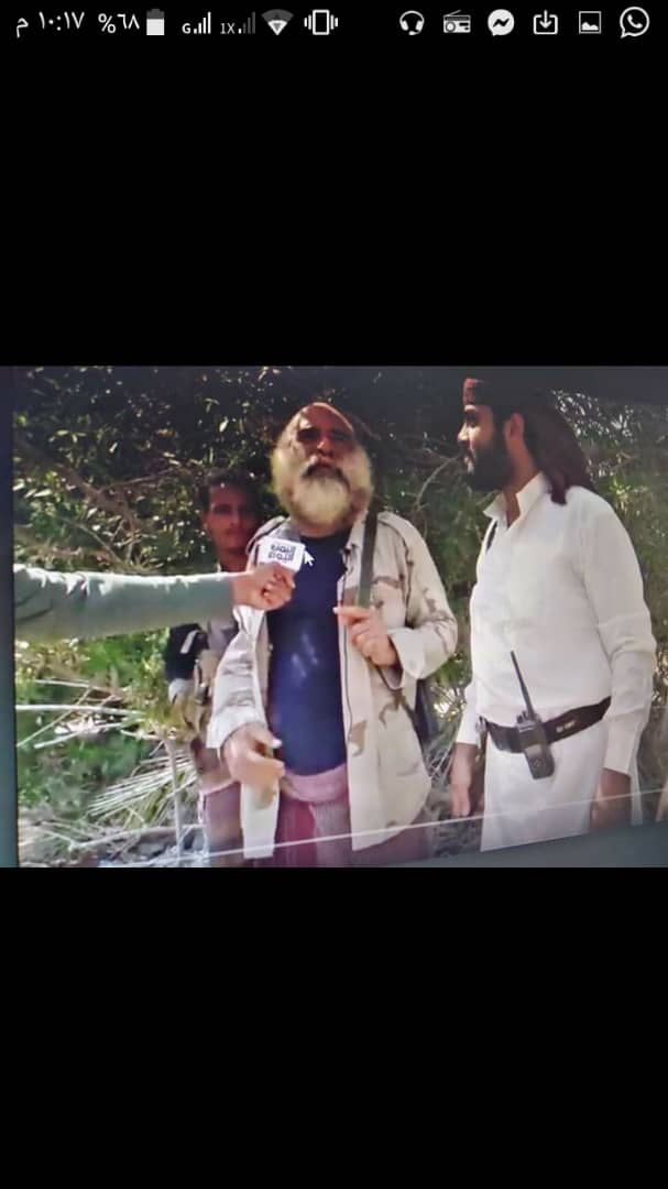 nimran88's tweet photo. من في الصوره هو احد رفاق درب ال��عيم رحمه الله منذو كان الزعيم قائد سريه بمعسكر خالد بتعز حتى اصبح رئيساً للجمهورية وهذا المناضل ثابت على مبدأه ووفاءه لزعيمه ورفيق دربه ولازال حتى اليوم مرابط بالخطوط الأماميه فبعد استشهاد الزعيم توجه لجبهة الساحل.. تابعونا معه على قناة اليمن اليوم https://t.co/30RPDU0Jku