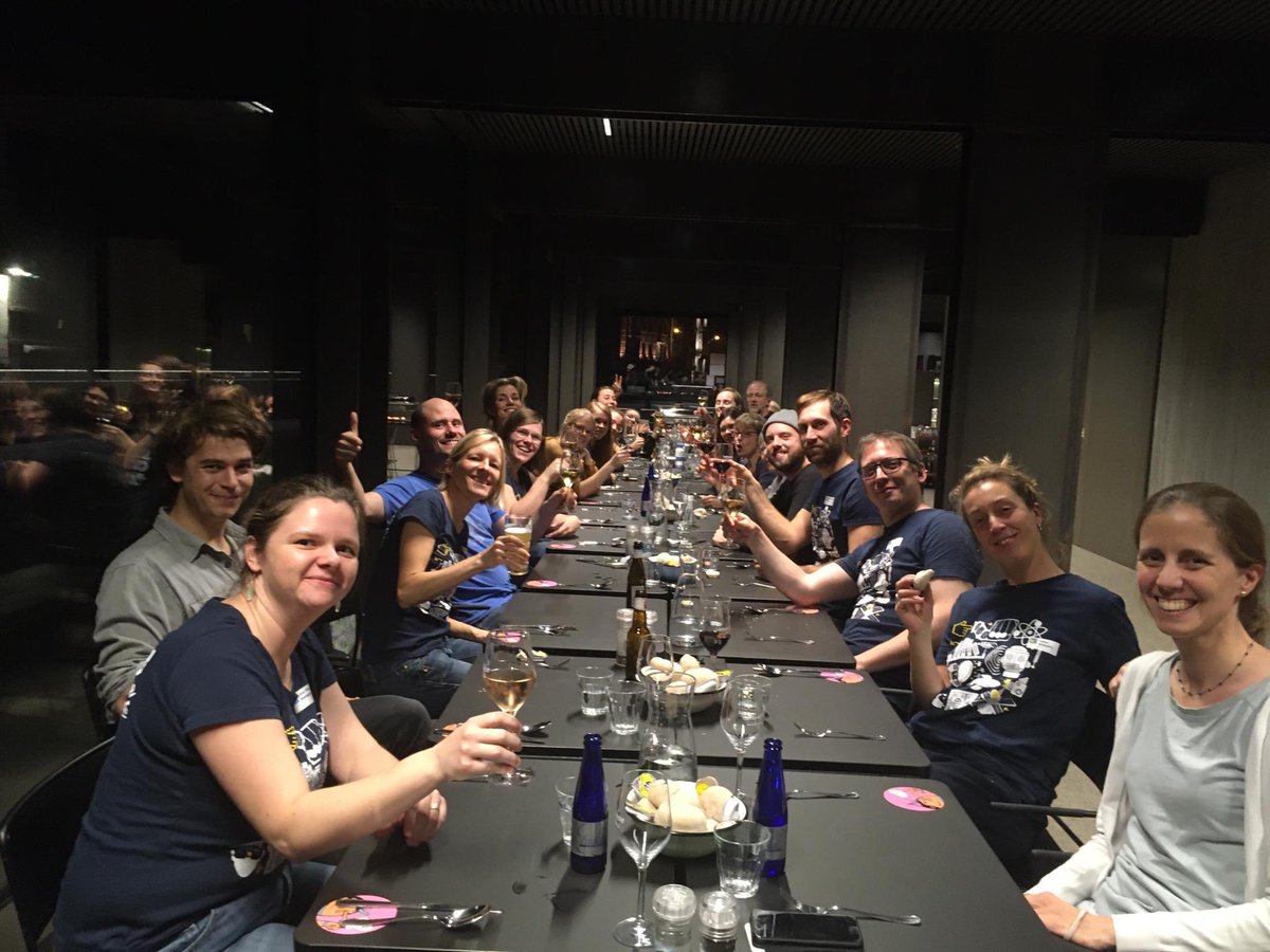 Zonder deze fantastische vrijwilligers was #wooow nooit zo wooow geweest als vandaag. We zijn moe, maar oh zo voldaan. Merci allemaal! Tot volgend jaar?! <a href="/dagvdwetenschap/">DagvandeWetenschap</a> #dvdw2019