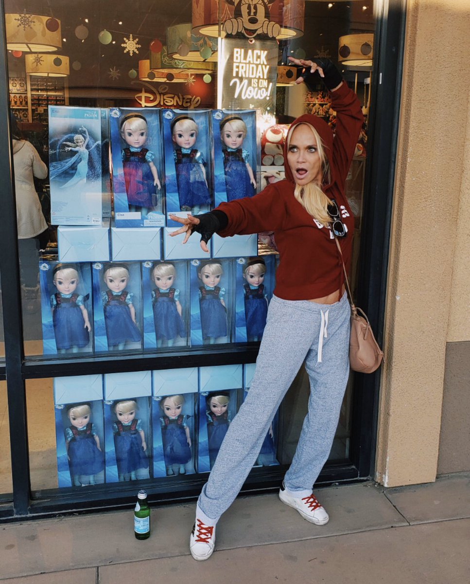 KChenoweth's tweet photo. This one’s for you, @idinamenzel! ❄️💙 #Frozen2 @DisneyFrozen https://t.co/HvK9GptIcy