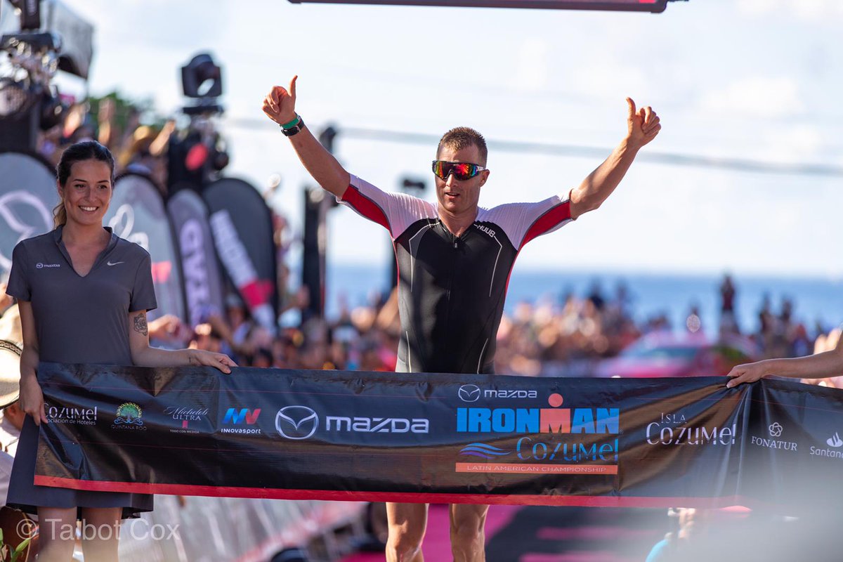 IRONMANLive's tweet image. #IMCozumel What a performance today by @TyButterfield! The champion swam 42:11, biked 4:19: 12, ran a blistering 2:38:29 marathon to take the win in 7:44:01 in course and run record time!   Take that!

Photo: @TalbotCox
