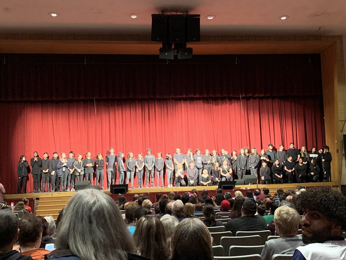 So excited for singing in the rain!! <a href="/Morton201/">Morton 201</a> west!! Packed house and a live pit orchestra for the final performance! #mortonpride <a href="/jdelmonico812/">janine delmonico</a>