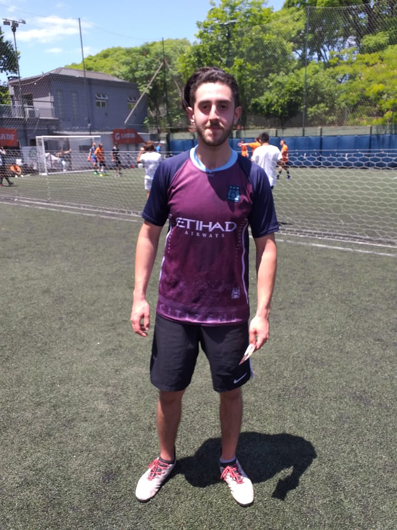 TdeAFutbol's tweet photo. “Ganar así nos puede dar un envión anímico”
Julián Gandelman fue la figura de La Chancha en el triunfo 8-6 sobre Membrilleros, que le dio la clasificación a las semifinales del Torneo Clausura de fútbol 5 de los sábados.
https://t.co/lPDd5pqrsP

#CuartosDeFinal #FiguradelPartido https://t.co/OdJw7EtZdx