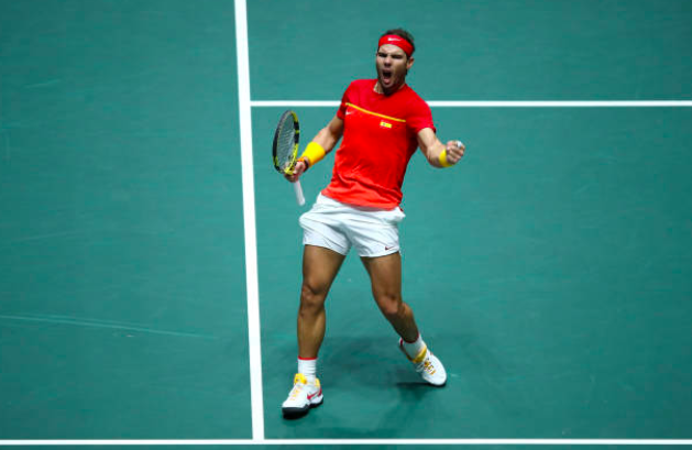 #DavisCup | ¡¡ES NUESTRA!! Rafa Nadal tumba a deNIS Shapovalov (6-3, 7-6) y le da a 🇪🇸España su SEXTA Ensaladera. La mejor manera de aceptar este nuevo formato. ¡CAMPEONES!