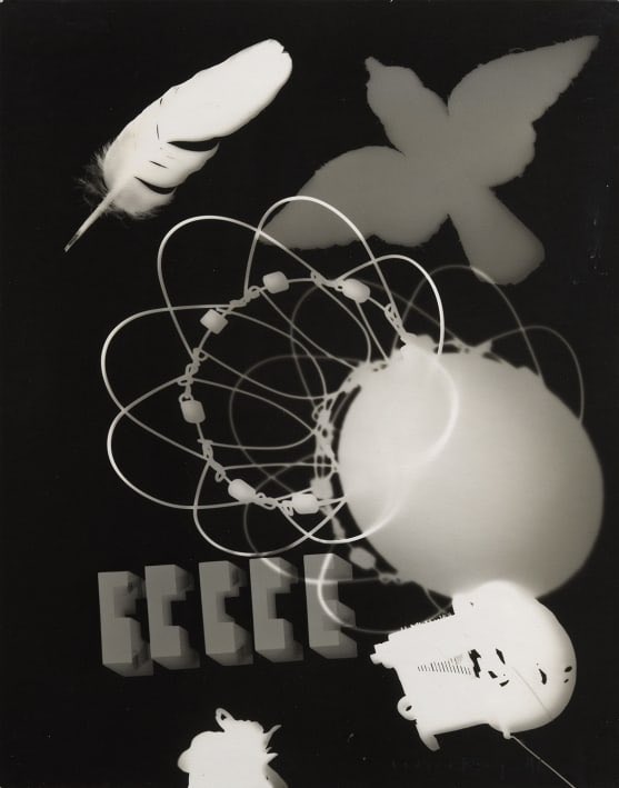 YNHallak's tweet photo. #ManRay, #Rayograph, 1946. Unique gelatin silver print, 25.2 x 19.9 cm. © Estate of Man Ray/Courtesy #EdwynnHoukGallery, New York City. #NYC #SundayBrunch #SundayMood #arte #art https://t.co/4gLP5RervV