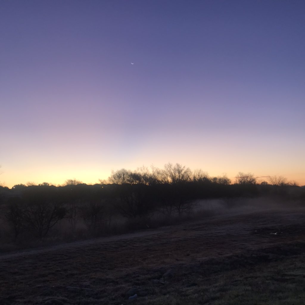 kateandmrt's tweet photo. Every step was a mental battle. Wanted to quit before mile 3, but I kept going! 7 miles done, and I saw some of the best sites that helped me push through! Happy Sunday everyone! #GoSpeedy π #Raceadvisor #Run2NotFrom #SquadEasy https://t.co/d77kJ3Qdg8