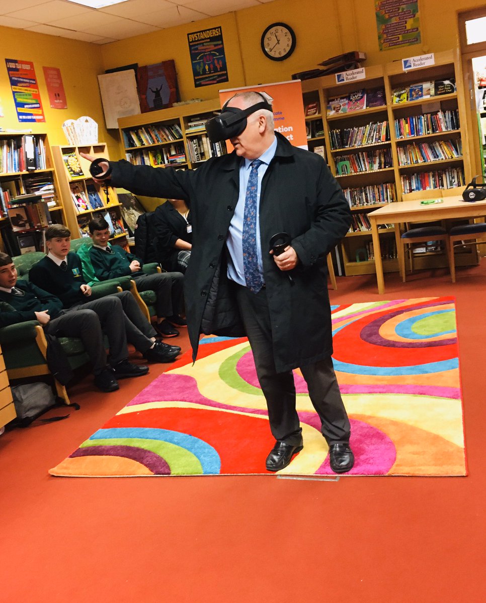 larkincclib's tweet photo. Have a look at last week’s news from Larkin Library 👩‍🎓👨🏾‍💻 📖👨🏽‍🎓👩‍💻 🌟📚https://t.co/V68KzTeDkC                          
 #collegeaware #CAW19 #vr #VirtualReality #authorvisits #collegelife #bookclub #readerinresidence #authorinresidence #creativewriting https://t.co/ZlagkdUTlb