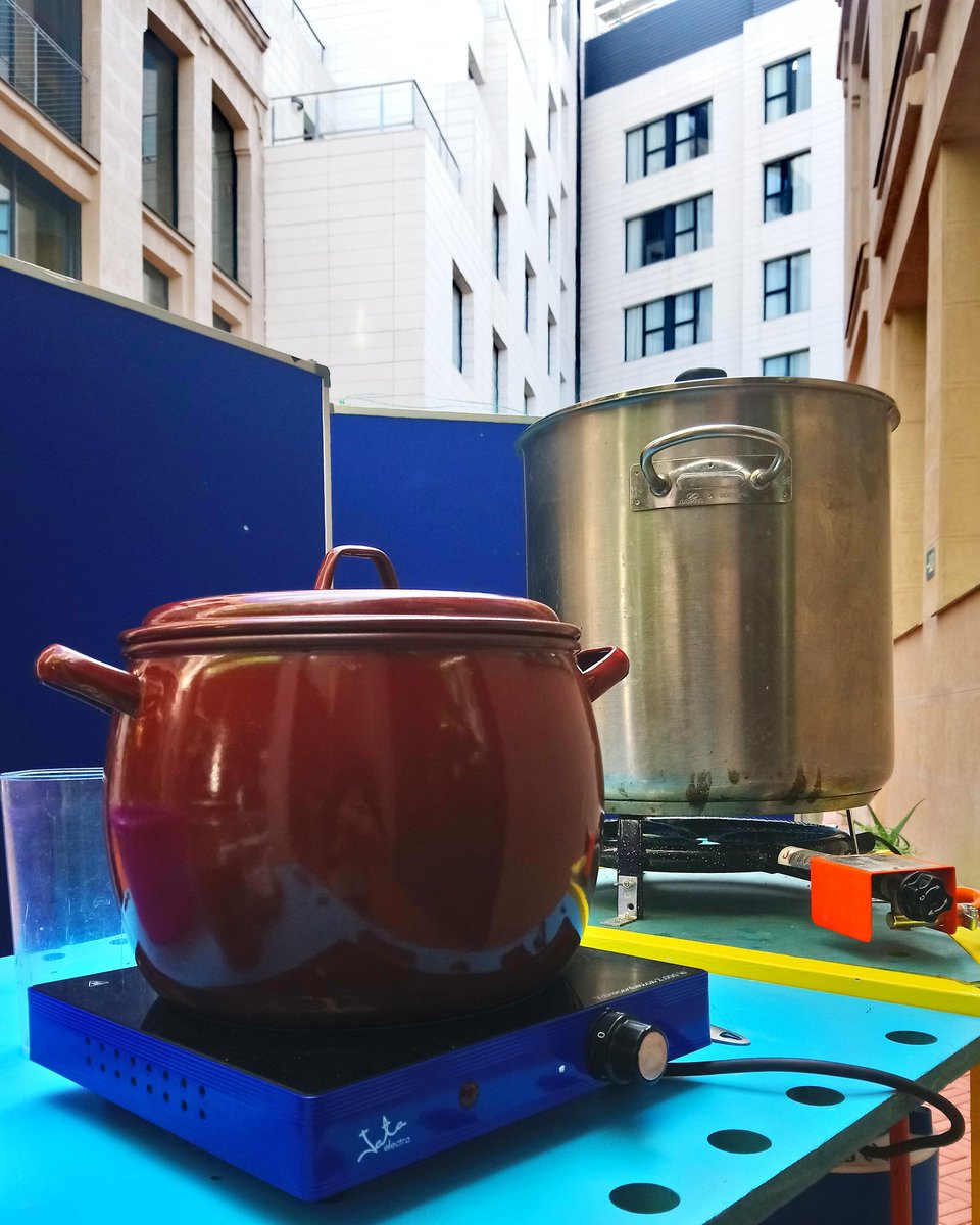 cocinarmadrid's tweet photo. 🍲 ¡Ollas a las calles! 🍲 Gracias a toda la gente que participó ayer en el taller 'Cocina tu Deuda' que hicimos en @MedialabPrado dentro del festival #PinchaTuDeuda de @AuditCiudadana 📸Pronto más fotos! https://t.co/hJZw72XmPS