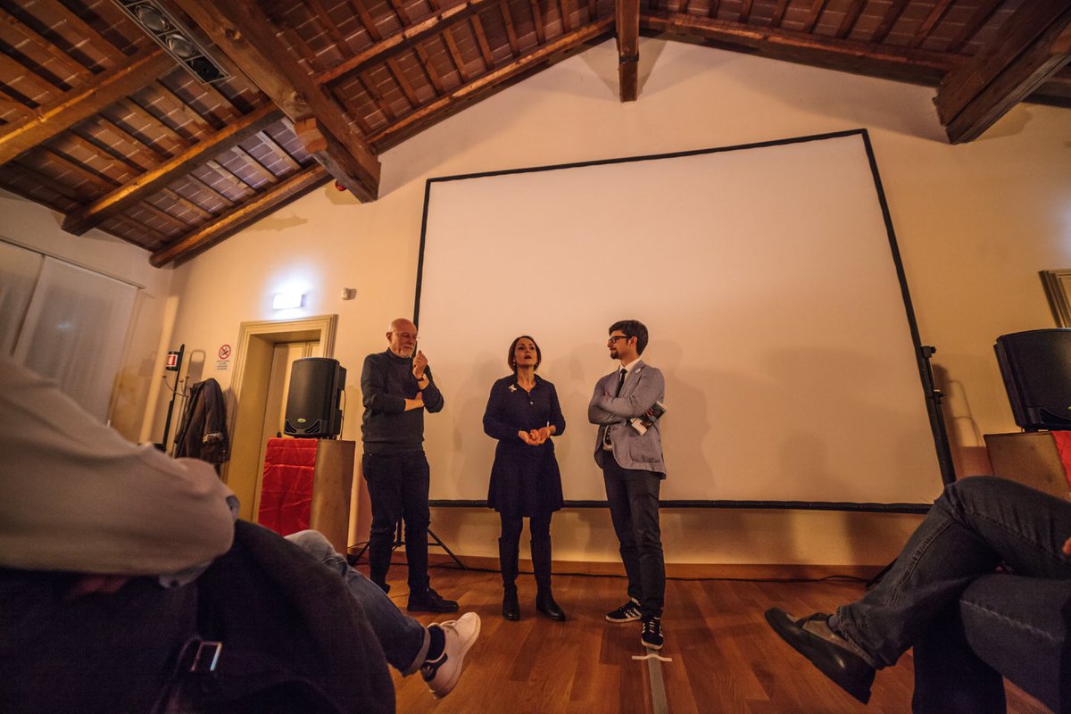 Questa è stata la serata #Fiativeneti di ieri! 📽 Questa è la famiglia Fiaticorti al completo! ❤️
Non ci resta che attendere venerdì 29 per scoprire i vincitori del Festival!!! 🏆
#fiaticorti #fattipericorti #fiativeneti #festival #cortometraggio