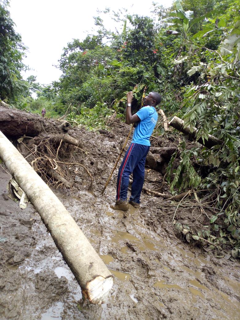 Lucoderasbl's tweet image. SOS, les éboulements et inondations font la rage sur l'axe Walikale - ITEBRO fief électorale de Mme la Ministre Élisée M. Que cette élue du peuple fasse tout pour réhabiliter cette route d'intérêt commun.