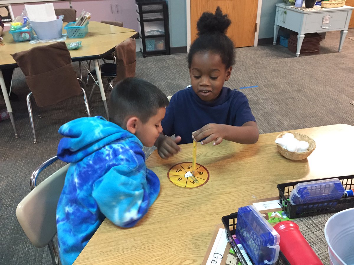 mrs_leckrone's tweet photo. We are thinking about Thanksgiving and playing a pumpkin pie sight word game!  #wcsmission #activelearning https://t.co/HAqG7DBcj3