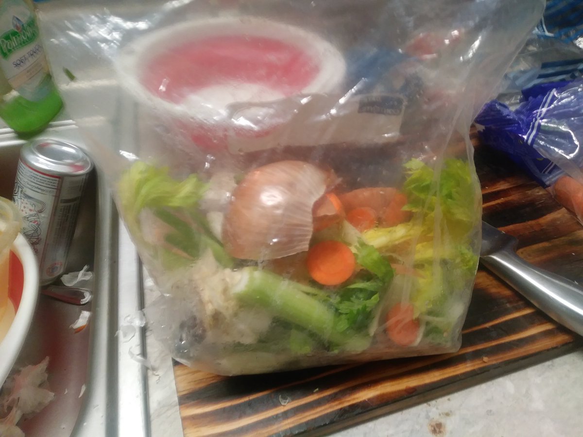 stevanhotwatuhr's tweet image. Soup game basics- keep all veggie scraps for stock making. 

#soup #stock #beginnercook