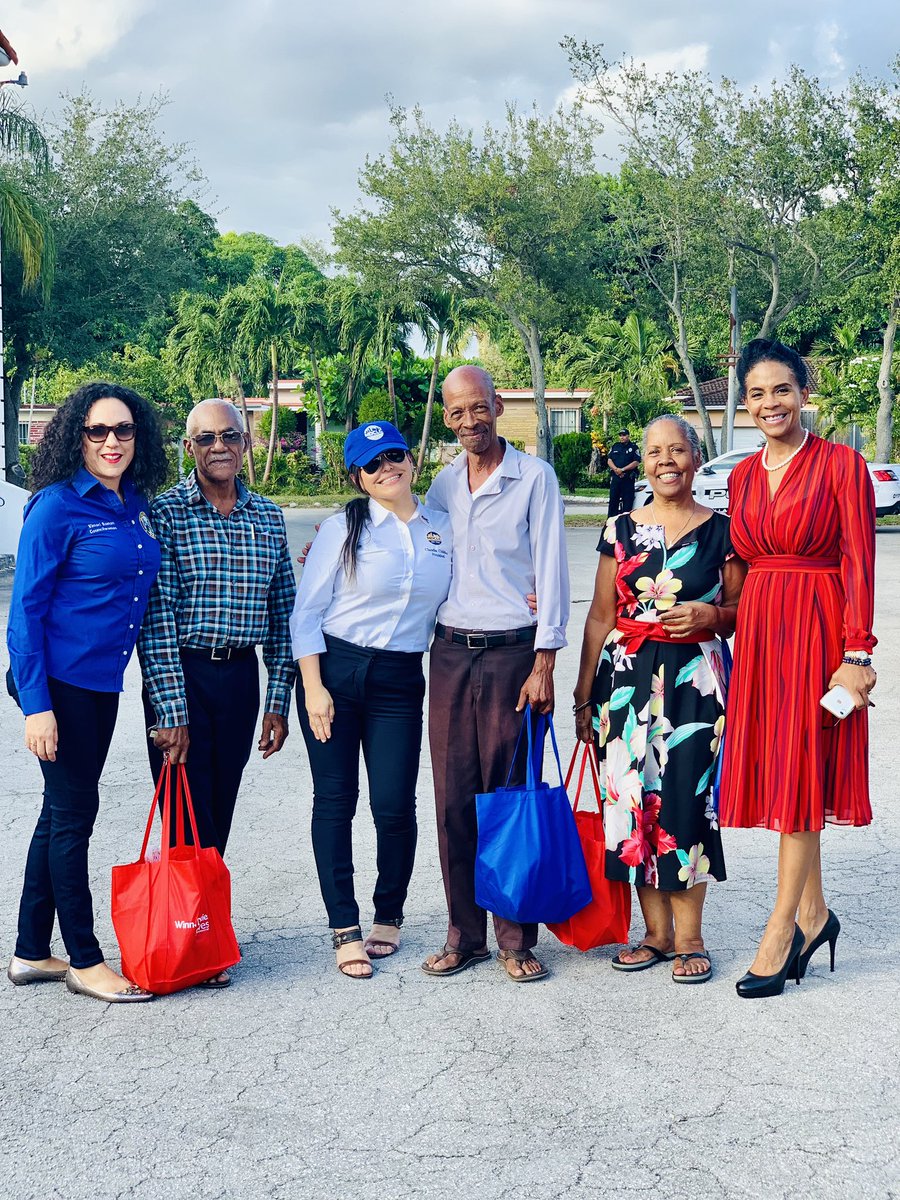 elportalvillage's tweet photo. Miami Dade County League of Cities Annual Turkey Drive in El Portal! @mayorcubillos #onevillage #mdclc #presidentcubillos #elportal https://t.co/rd0x8VlR2Q