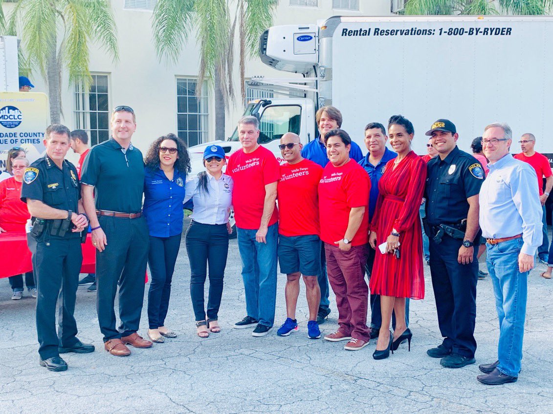 elportalvillage's tweet photo. Miami Dade County League of Cities Annual Turkey Drive in El Portal! @mayorcubillos #onevillage #mdclc #presidentcubillos #elportal https://t.co/rd0x8VlR2Q