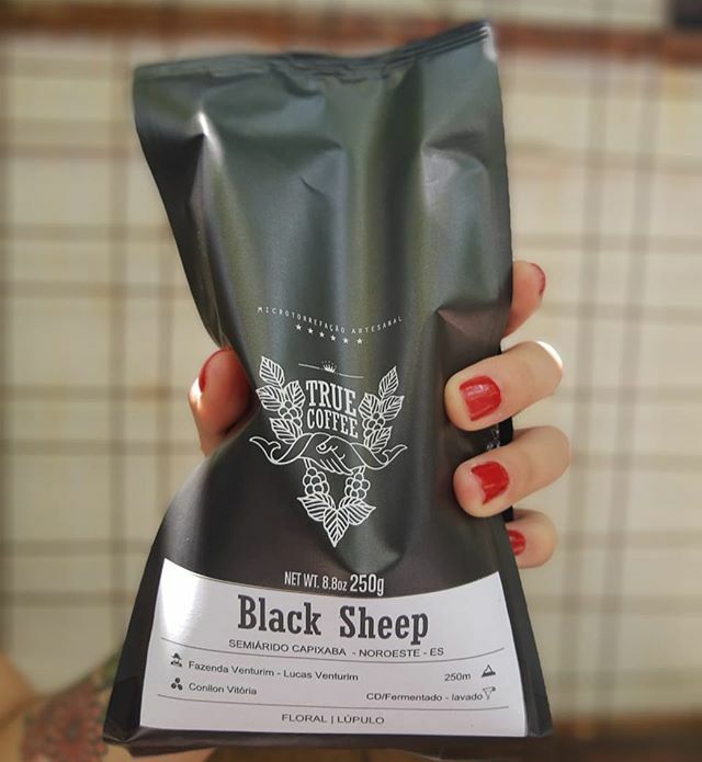 Esse é o nosso mais famoso dos microlotes. O BLACK SHEEP 🐑.Da espécie canephora (conilon) que no início causou estranheza por sua complexidade, quebrou paradigmas e pré conceitos. .

Fazenda: Venturim 
Variedade: conilon Vitória 
Altitude: 250 m
Proc… ift.tt/2pOjcrB