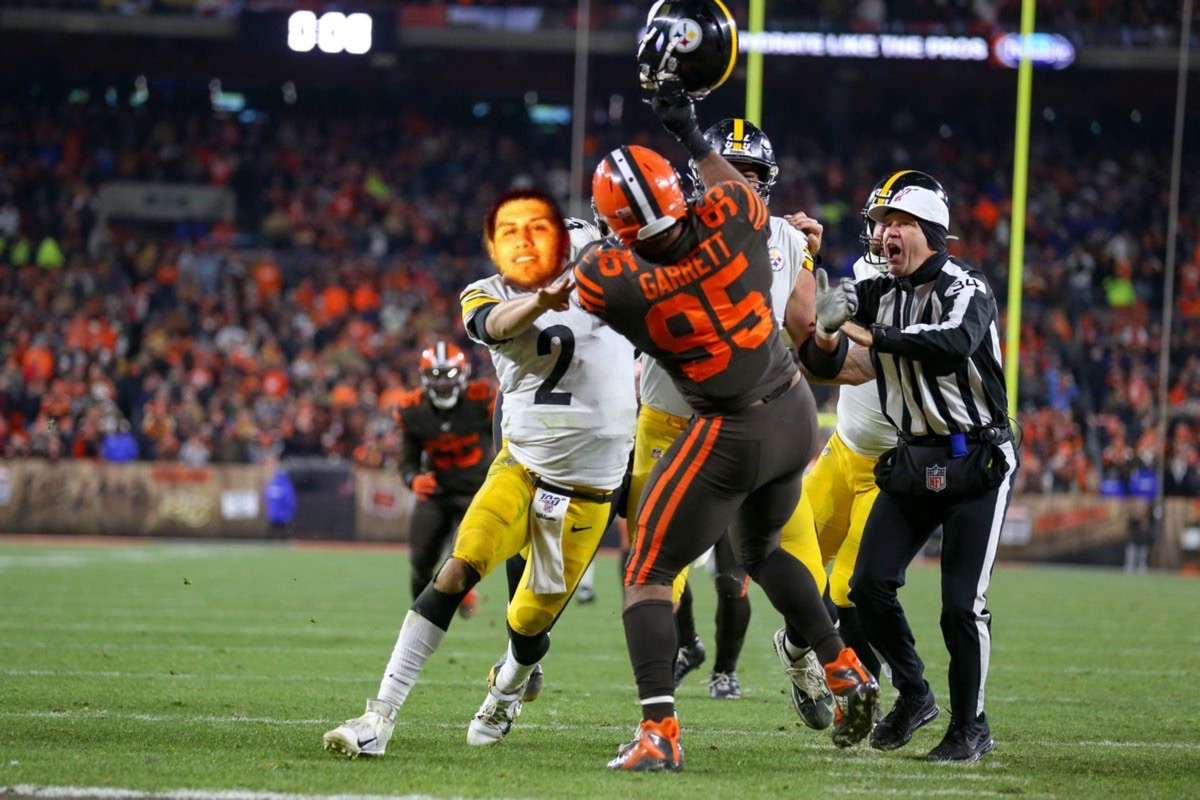alldayringer's tweet photo. @RobJ8 @JohnLegend21 remember when @a_rene12 got hit with his own helmet. Good times. #BadLuckAndrew https://t.co/1fEB6uLuL4