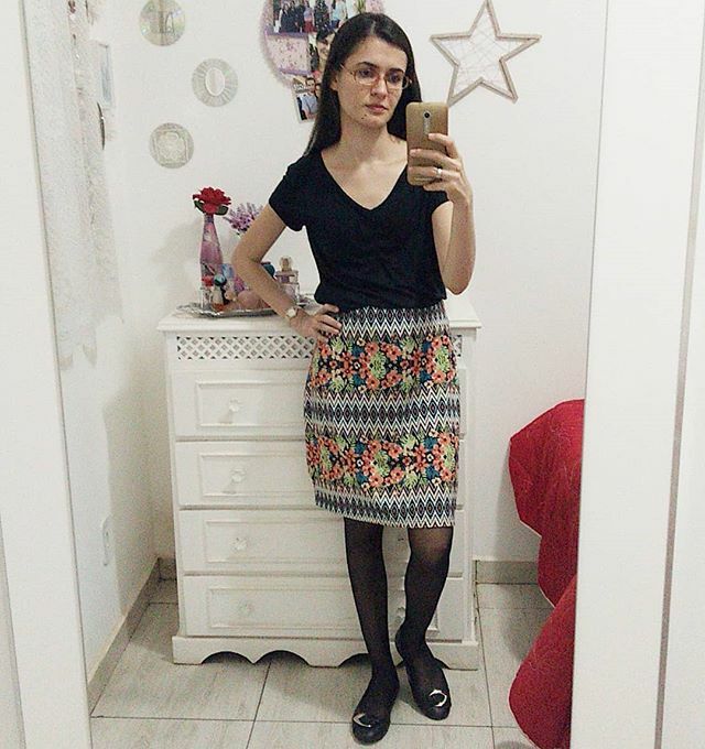 Customizando's tweet photo. De hoje. Era vestido e virou saia ✂
.
.
.
#customizando #marielydelrey #moda #modafeminina #ootd #outfit #outfittheday #lookdodia #look #dodia #customizandoroupas #customizandoroupa #lookcomsaia #meiacalçapreta #modacrista #meicacalcapreta #dressup #fashion #bonitaadventista… https://t.co/FRIfVrMCW7
