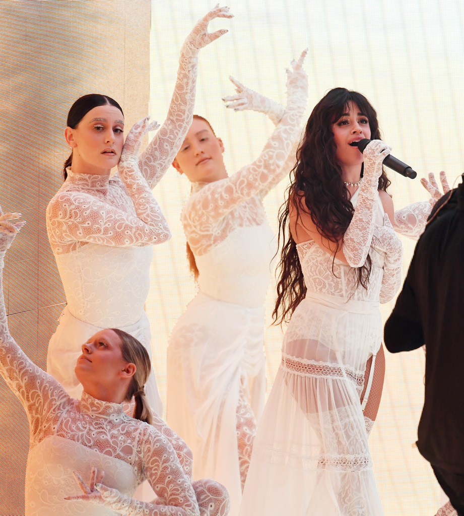 AMAs's tweet photo. An ANGEL. @Camila_Cabello #AMAs https://t.co/HbpraOIoNB