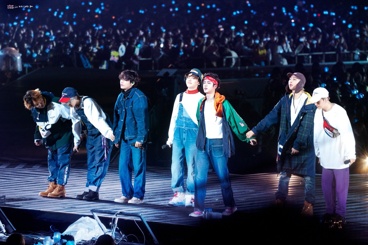 Волшебный магазин бтс. 5th muster bts тэхён. Билет bts magic shop. Magic bts. Bts 5th master photocard.