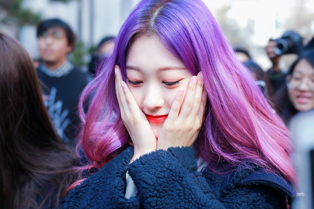 Choerry; Fingerpaint/paintAn older kid told her the yellow tastes like lemon starbursts and sunshine, and if she's sunshine what does she taste like?