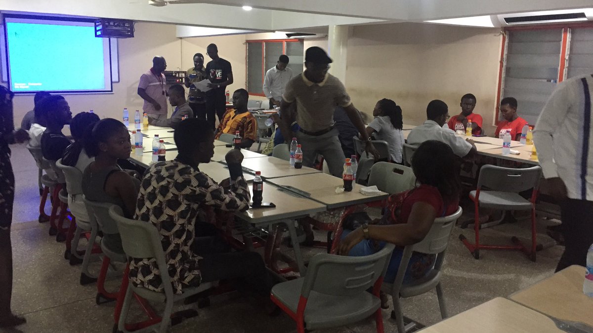 elliotktannor's tweet image. Today we had a great time rewarding our gallant volunteers who made a May Measurement Month Campaign 2019 a great success. We distributed their certificates and their feedback can only make the 2020 campaign even bigger. @MayMeasure @mmm_ashanti #kidneykonsult #hypertensionkills