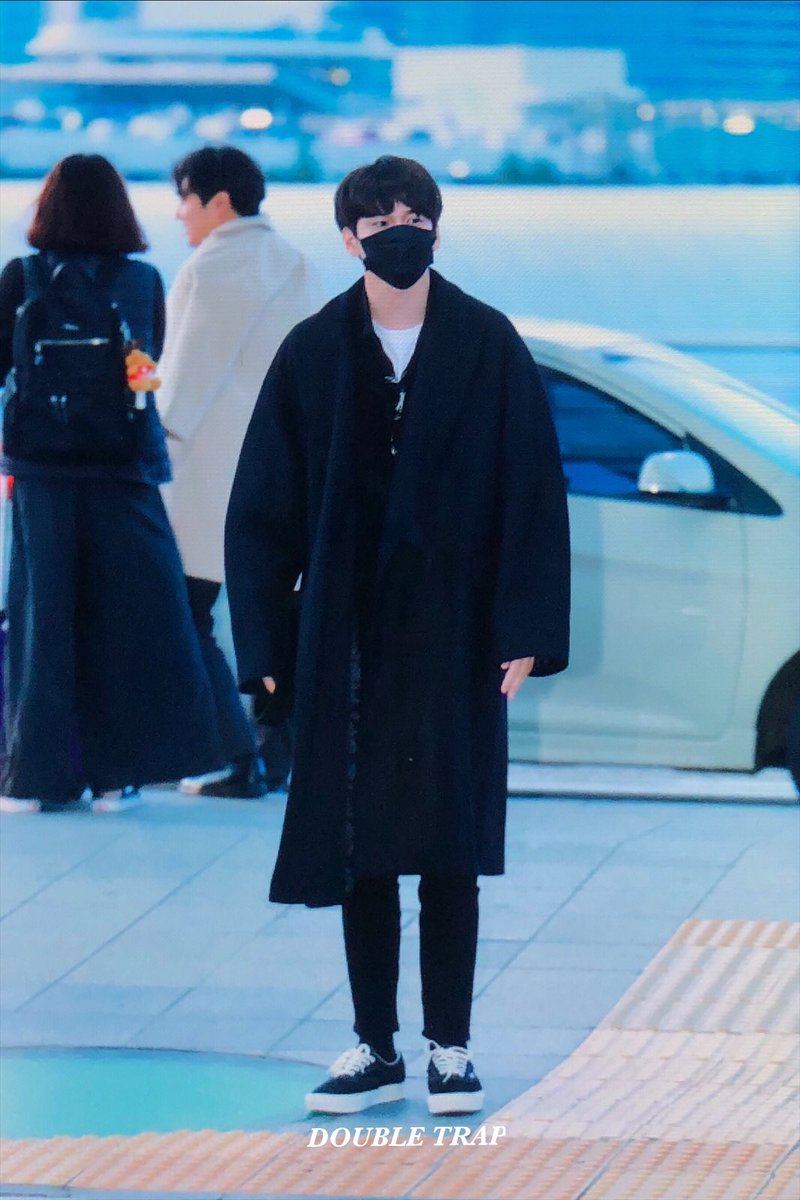doubletrap_sw's tweet photo. 191125 ICN 출국 #옹성우 #ongseongwu https://t.co/YBDXzD07SH