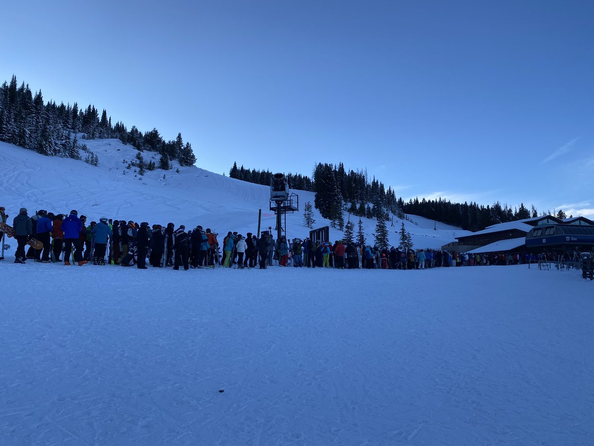 chrlstopher's tweet photo. @vailmtn great job today guys. Buffalo ran out of food at 1pm, and no bars open to delay waiting in this. #vail #skivail #vailmountain #ski https://t.co/ni4IBNPzUE